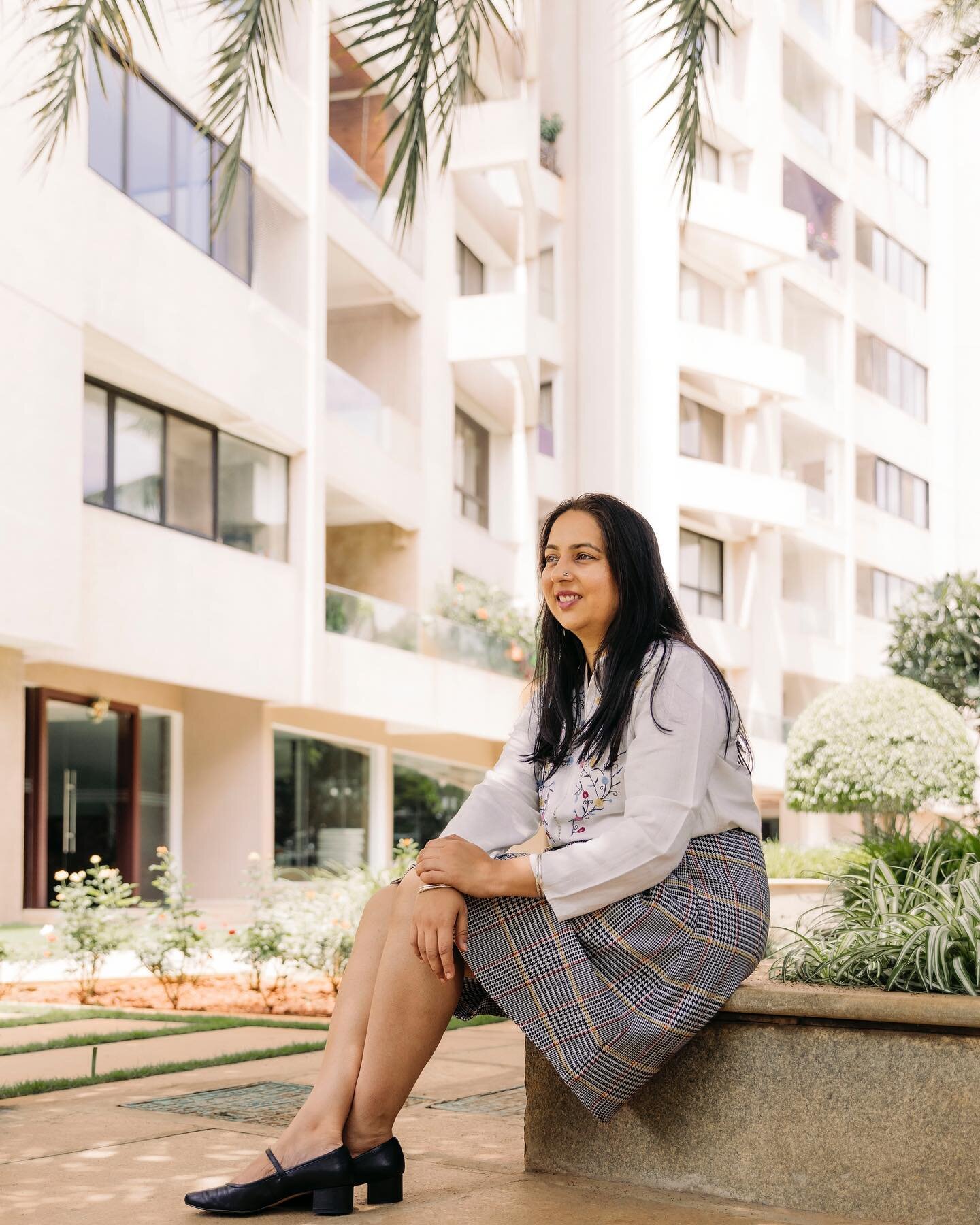 Chiteisri (@thewonderinggoddess) had her portrait session in her housing complex - which is a really special place for her. 

Her friend gifted her this session, and it was lovely to see how involved she is with her little community. Almost everyone 