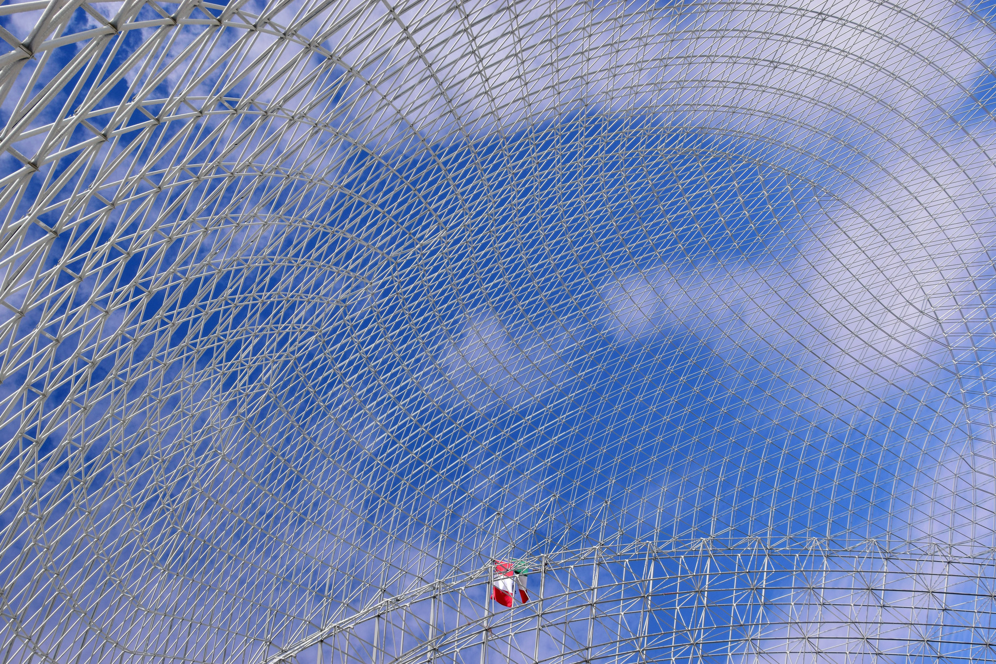 Geometrica is the structural solution that provides both complete geometric freedom of form and economic efficiency.