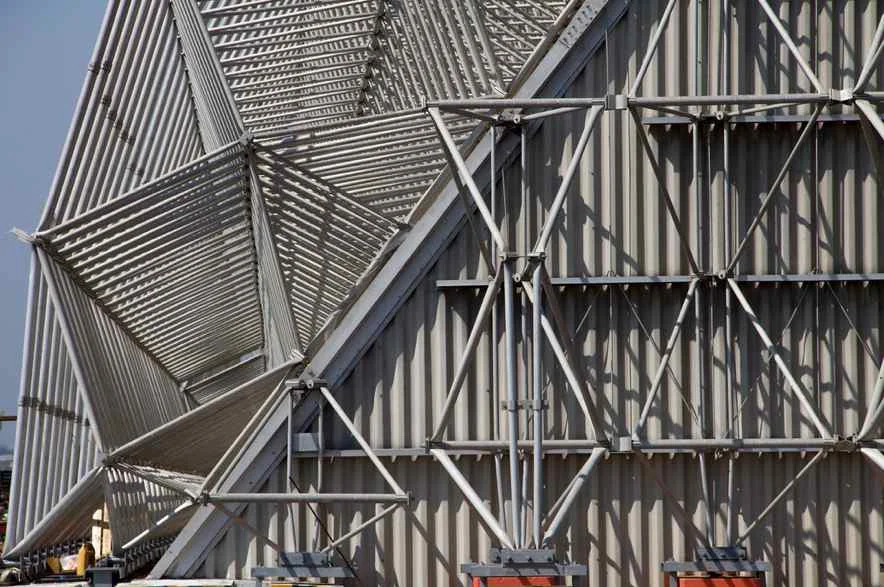 El revestimiento interior protege a la estructura de los materiales corrosivos almacenados, complementado por el diseño a prueba de filtraciones y con sistemas de ventilación.