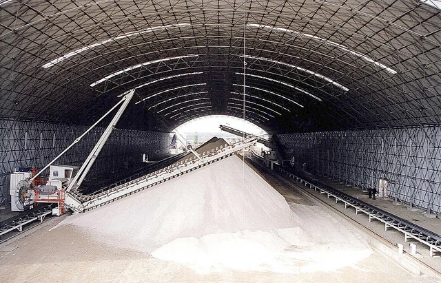 Almacén de materia prima, Chile