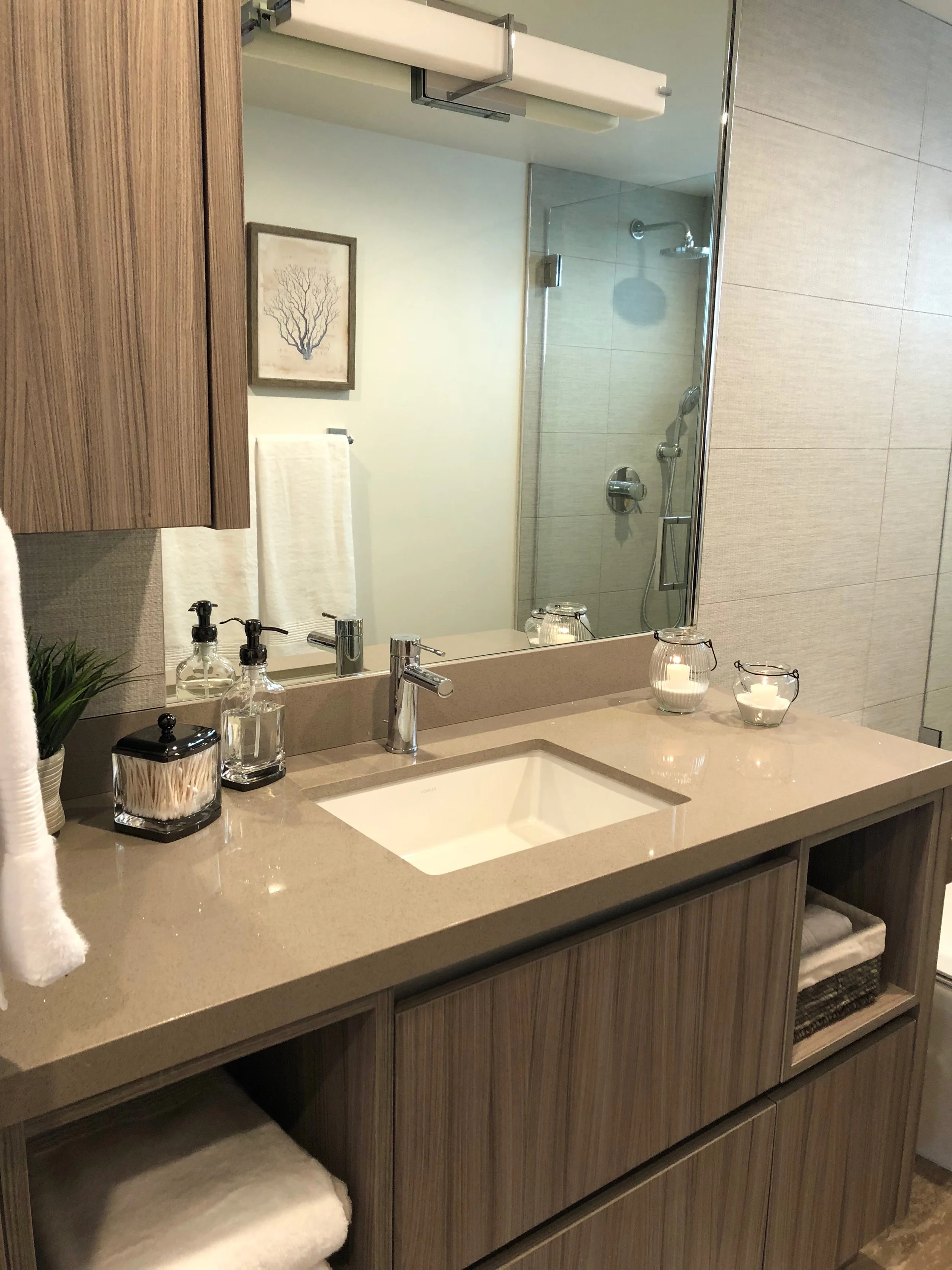 The Strand - Bathroom.JPG