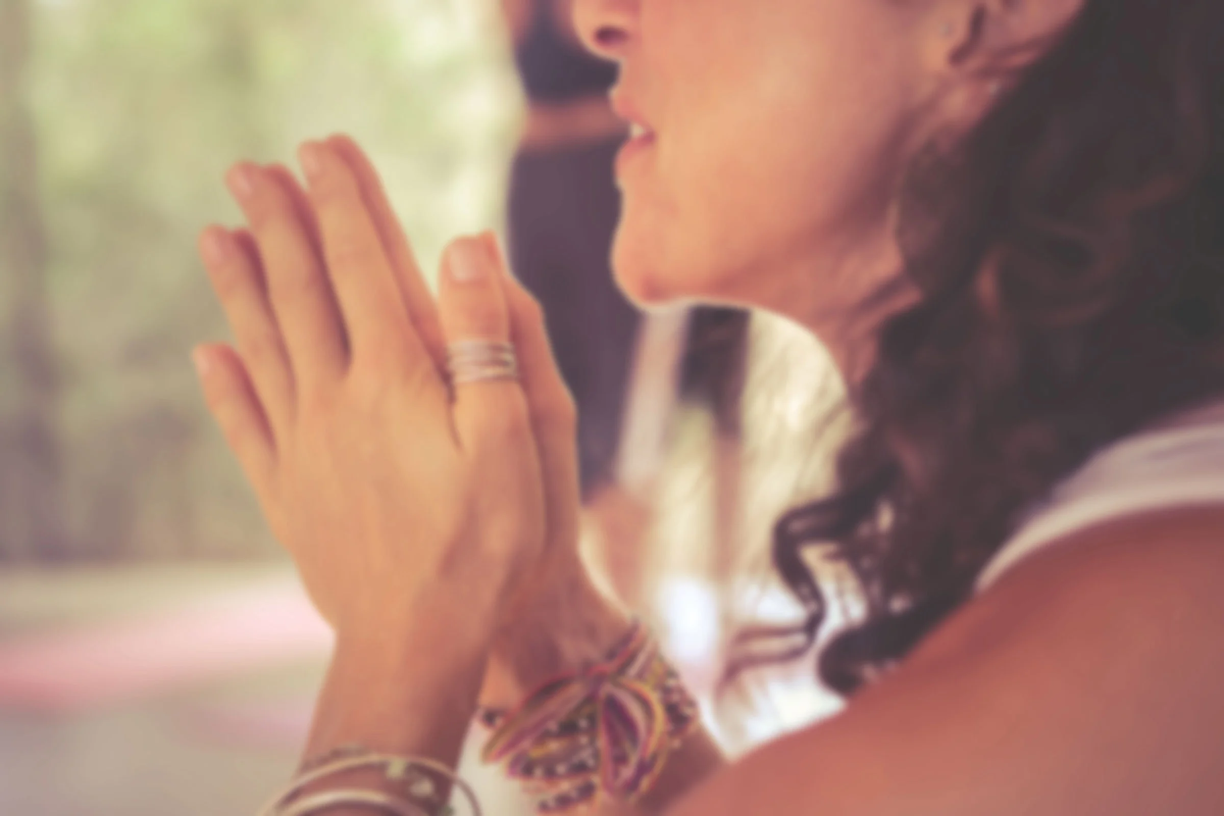 Saskia_Schreiber_8_Wochen_Yin_Yoga_Programm_IMG_8848-3-edited-blurry.jpg