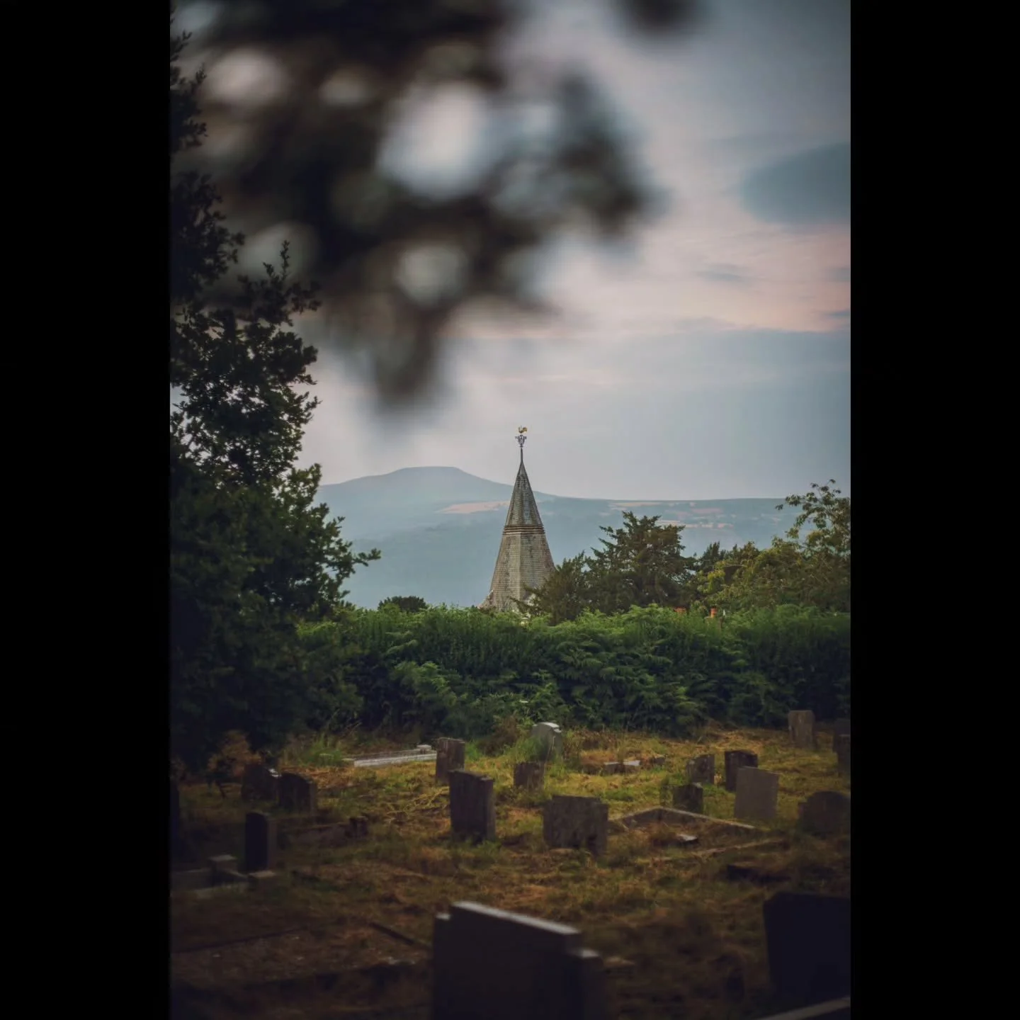 Had some work to price up in the churchyard... Sometimes it's nice to only take a 50mm lens with you

#gilwern #llanellychurch #sonya7ⅲ #niftyfifty #50mm #sonyalpha #draenogcountryside #cemetery #graveyard
