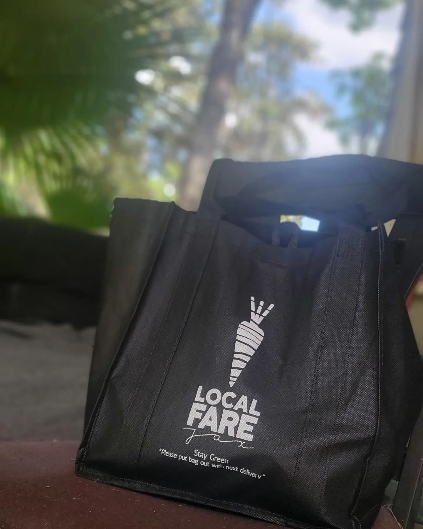 Ohhh that @localfarejax bag always looks great!

This one was packed with baby potatoes, tomatoes, blueberries, a block of Parmesan cheese and more 😋 .
We love this way to get local produce from area farms, one day I'll have the green thumb to grow 