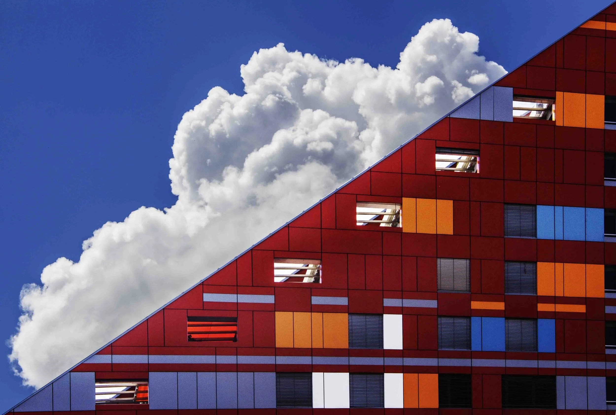 architecture-building-clouds-109479.jpg