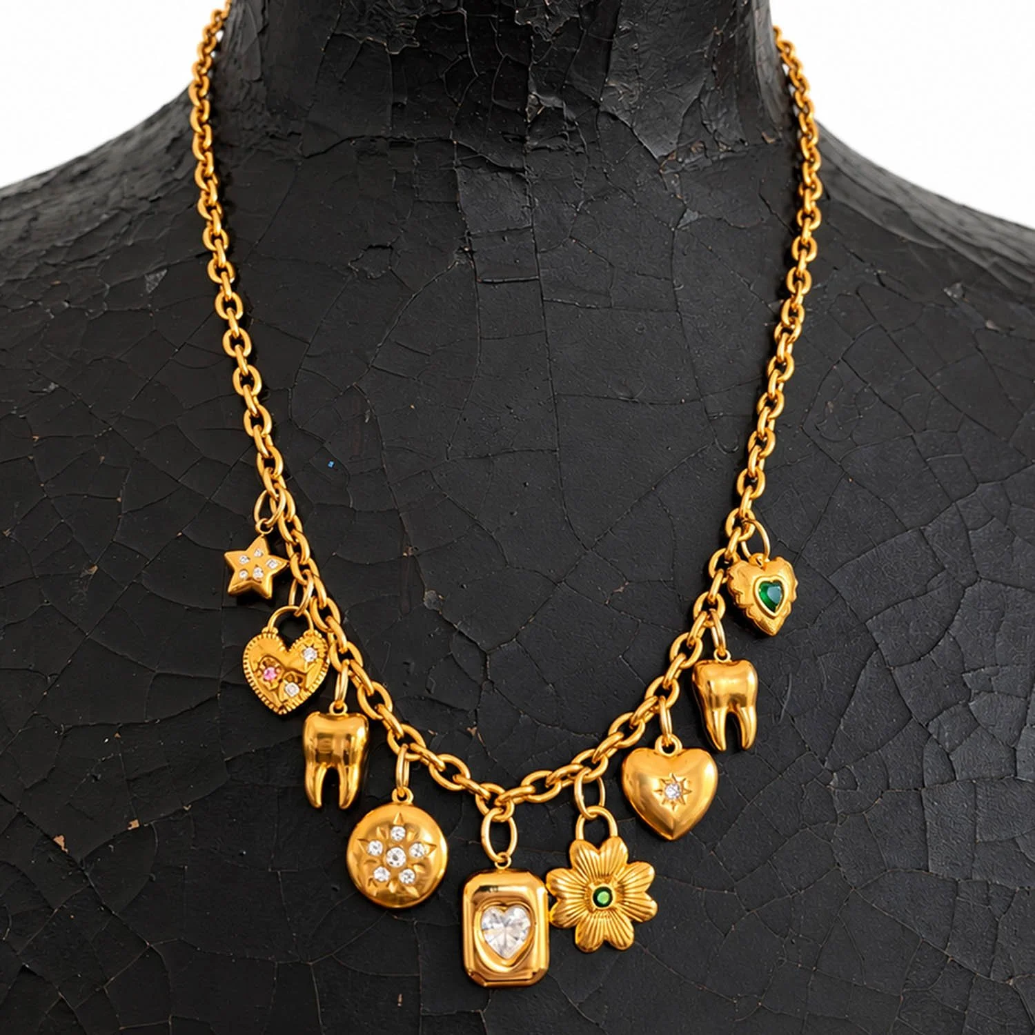 PB_R2_Emereld_Gold_Necklace_neck.jpg