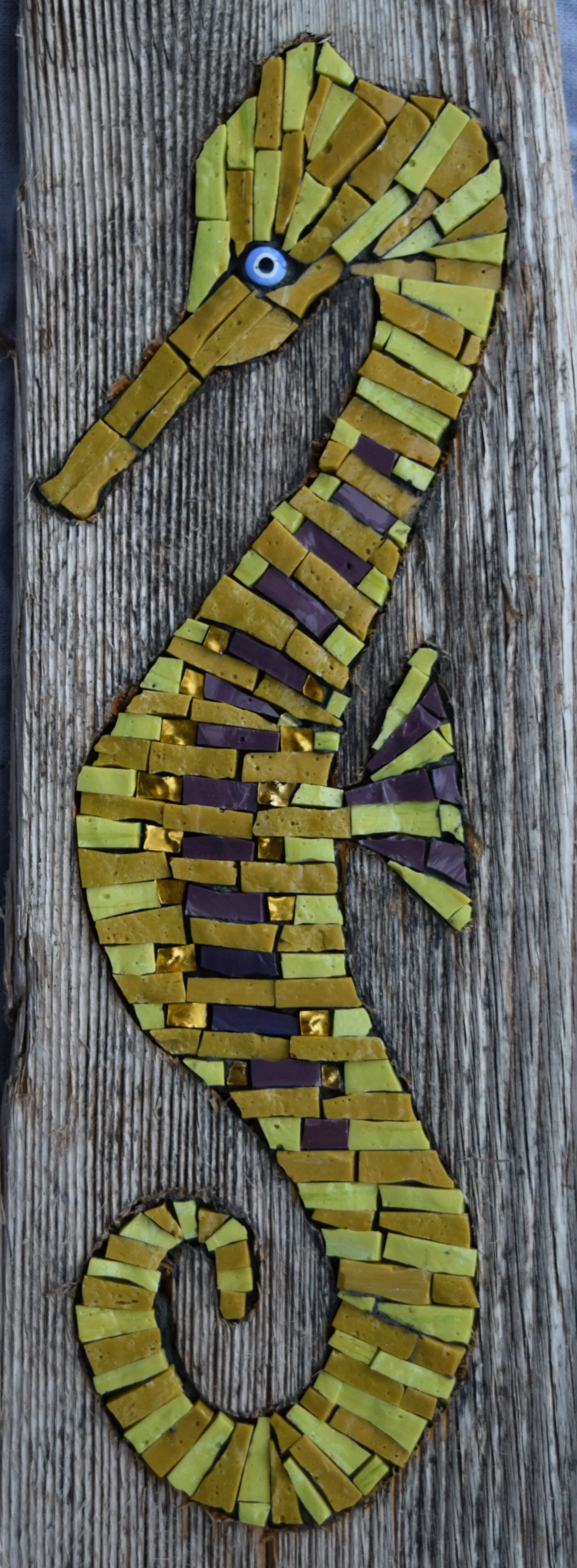 Seahorse in Driftwood (Smalti, Gold Smalti, Millefiori)