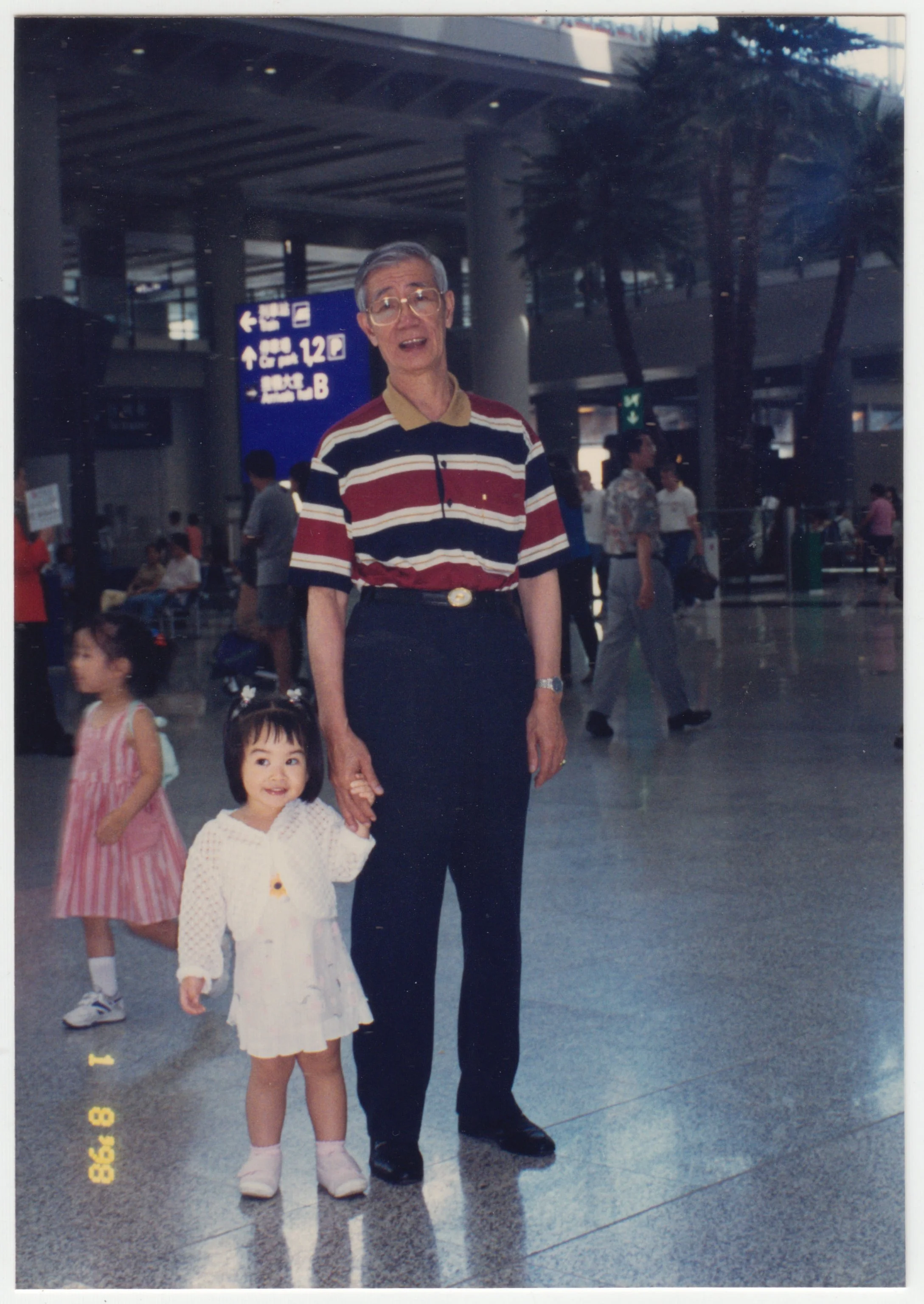 no. 00179 / Grandpa & Charlotte at Hong Kong International Airport on 1 August 1998.