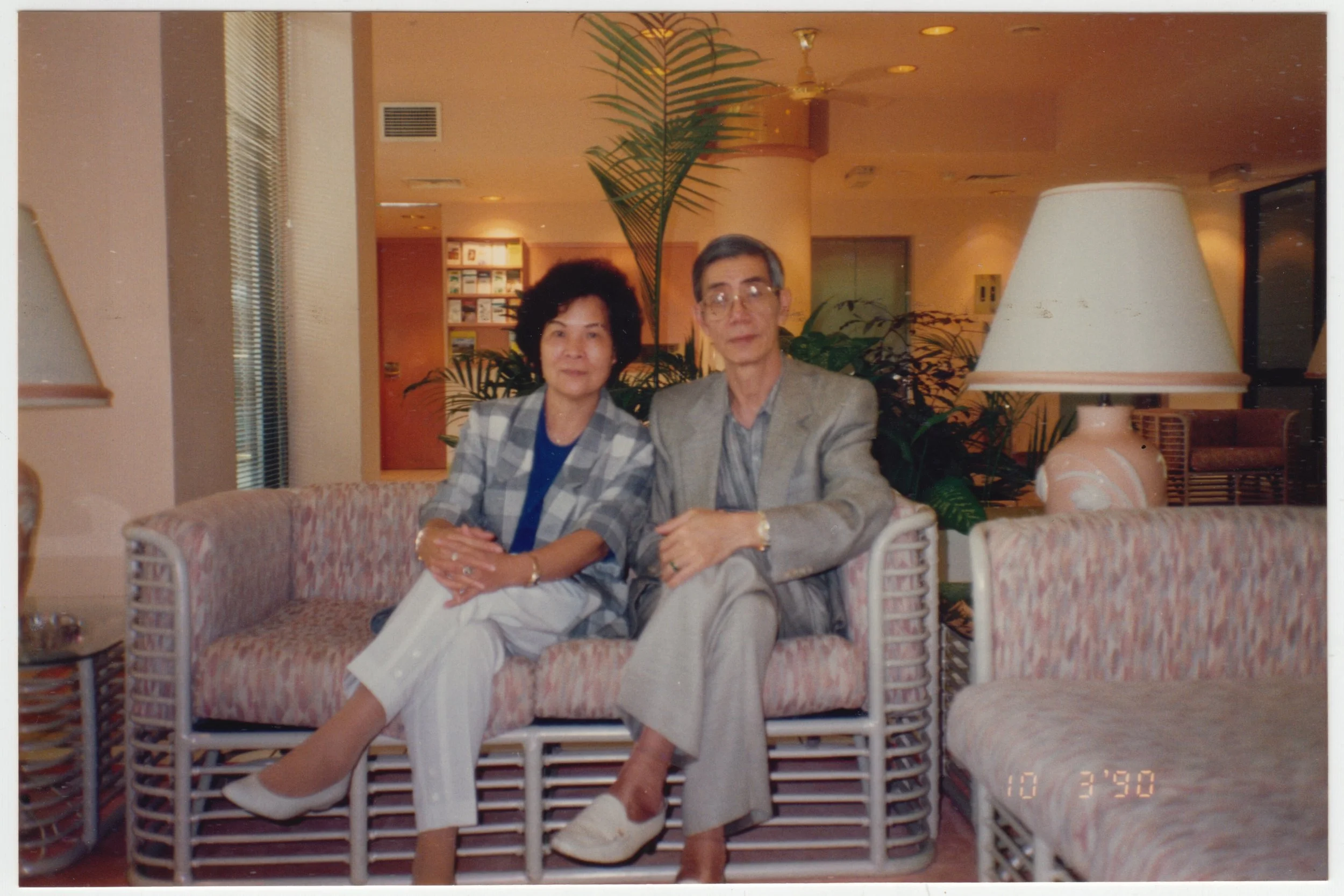 no. 00323 / Grandma & Grandpa in Australia, taken on 10 March 1990. This is part of the trip to Australia with Mum and 姨太婆 in March 1990.