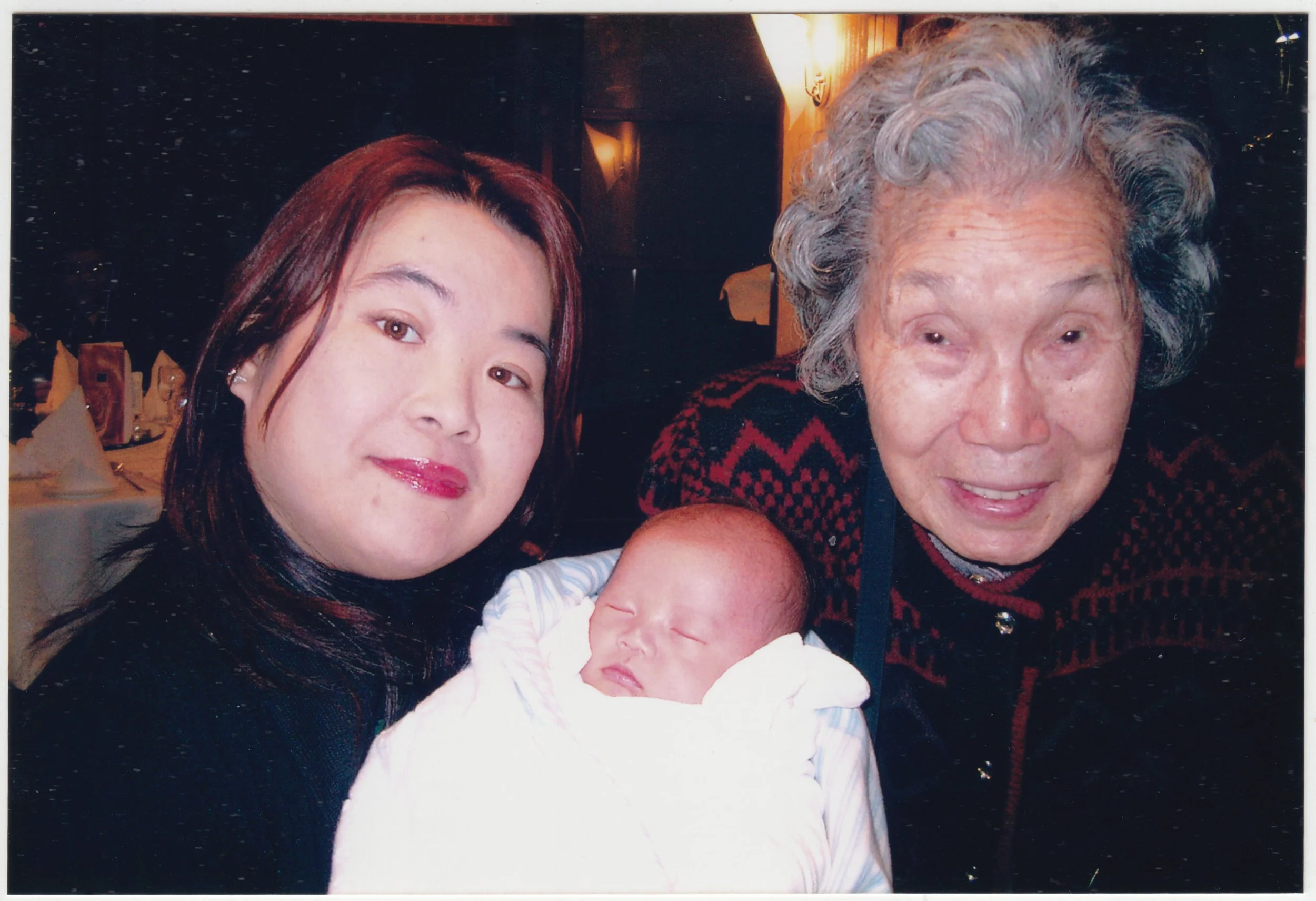 no. 00287 / 9 姨太婆, Mum & Timothy, c. 2003. (Tim’s 滿月?)
