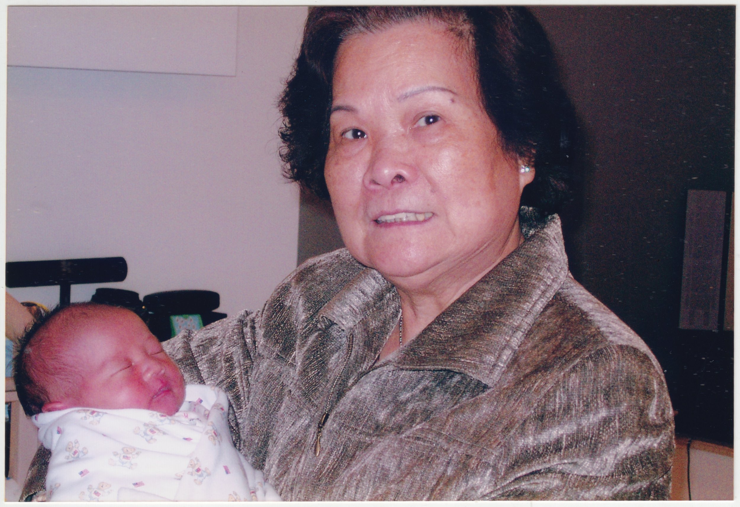 no. 00288 / Grandma & Timothy, c. February 2003 (Tim’s 滿月?)