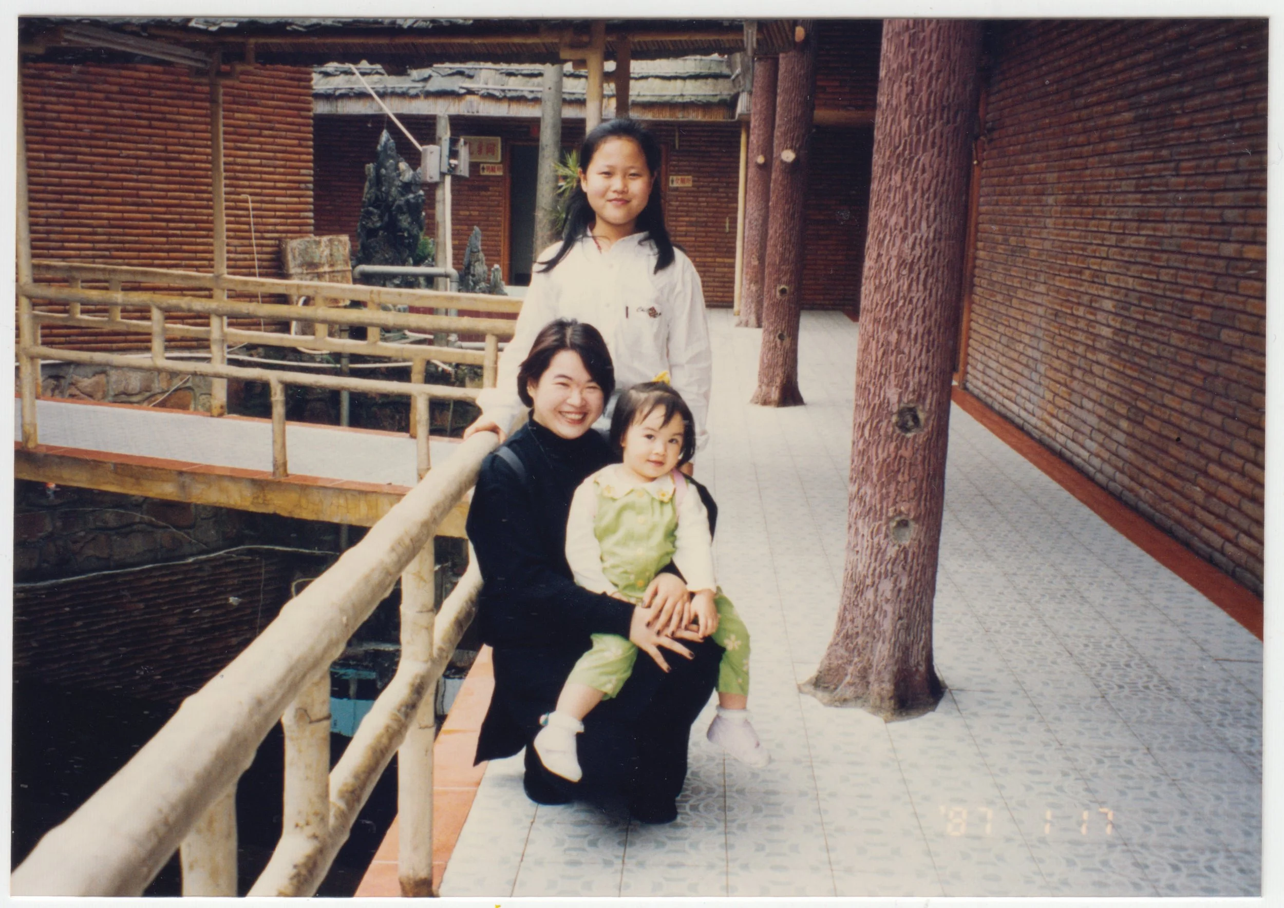 no. 00240 / Mum, Charlotte & 茜茜表姐 in Zhongshan, c. February 1998. There was an error in the photo's date.