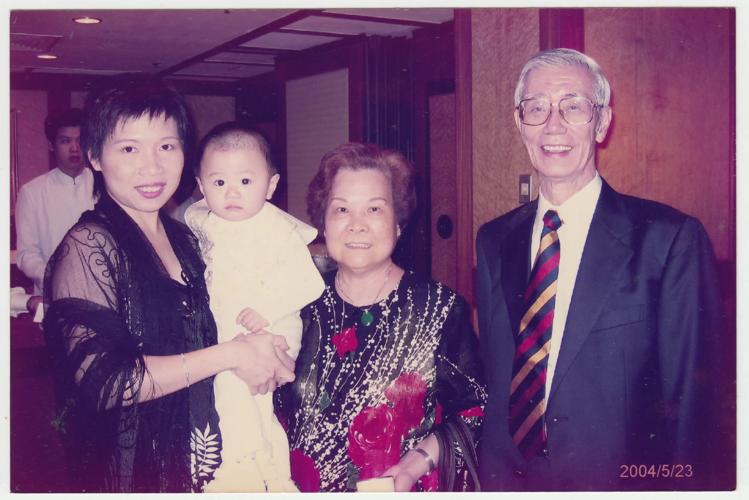 no. 00075 / 舅母, Timothy, Grandma & Grandpa at Grandpa’s Birthday Banquet, taken on 23 May 2004