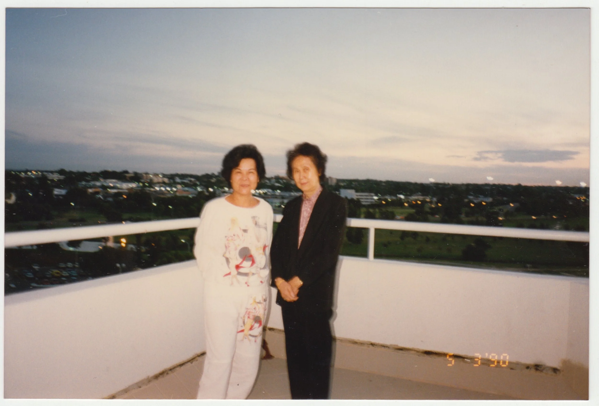 Grandma & 姨太婆 in Australia. Taken on 5 March 1990.
