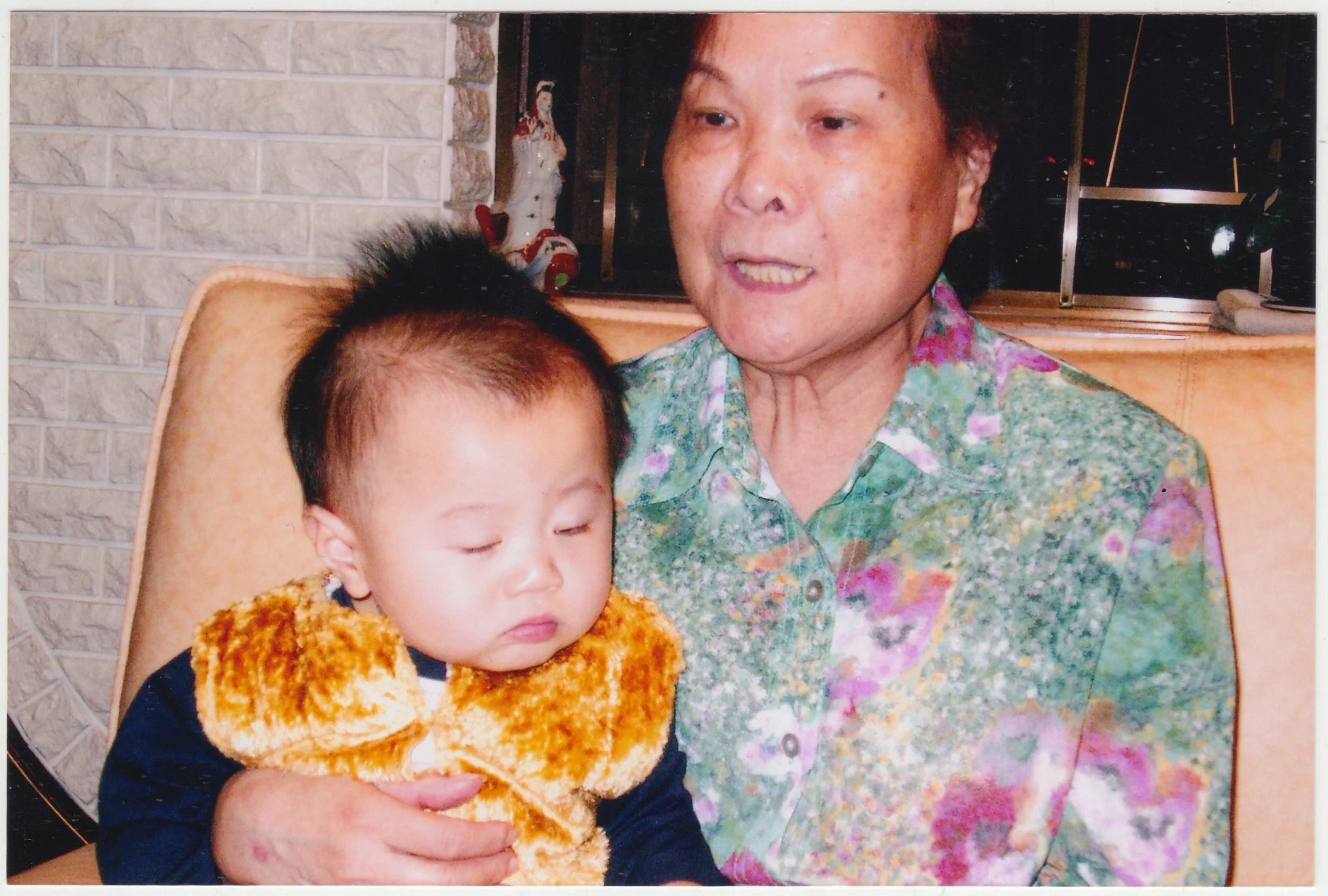 no. 00291 / Taken at home on 18/F, c. 2004.