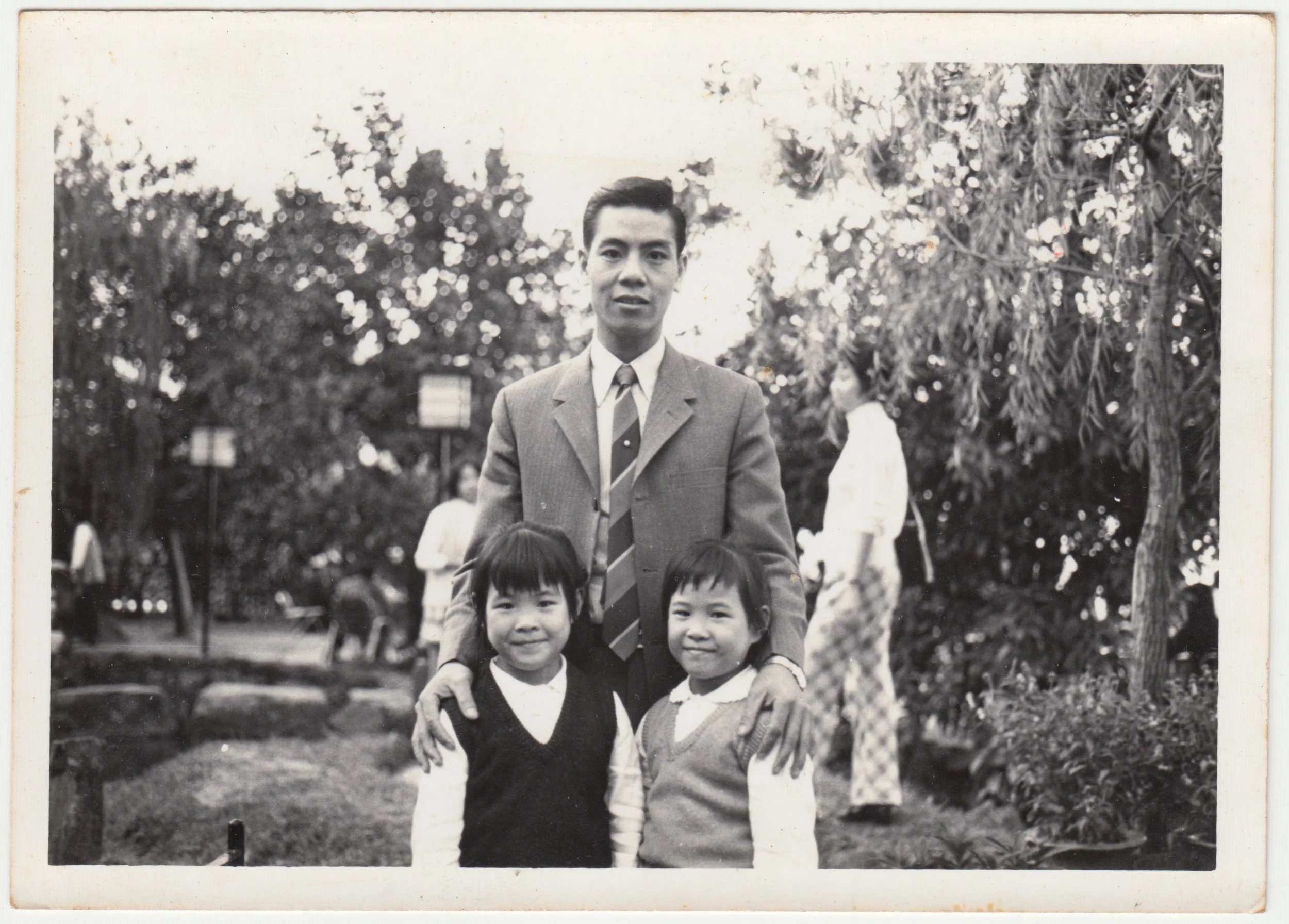 Mum, EE & 五表叔公 at a park, c. 1967 - 1968.