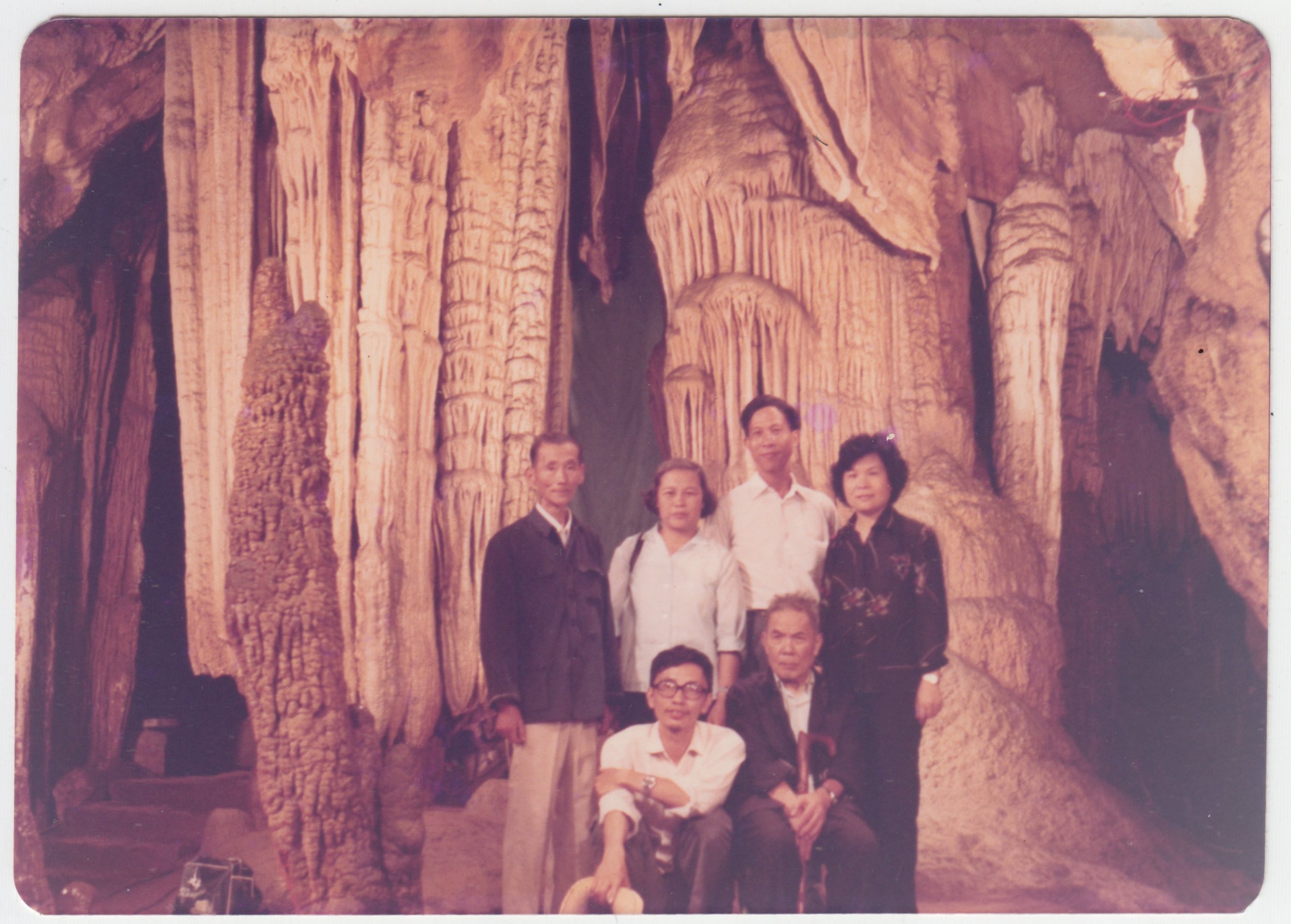 Grandma & Relatives in Mainland China, c. 1970s.
Grandma, 三舅公, 三襟婆, Great-Grandfather (Grandpa’s father). The man on the left of 三襟婆 might have been a relative or a friend. The one squatting is 6 Gu Por’s husband. 