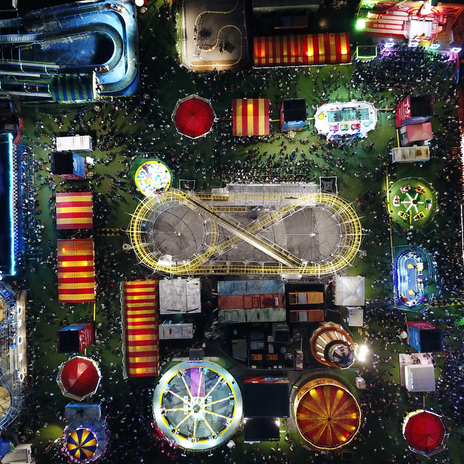  GIANT PINBALL MACHINE - SINGAPORE LARGEST CARNIVAL 