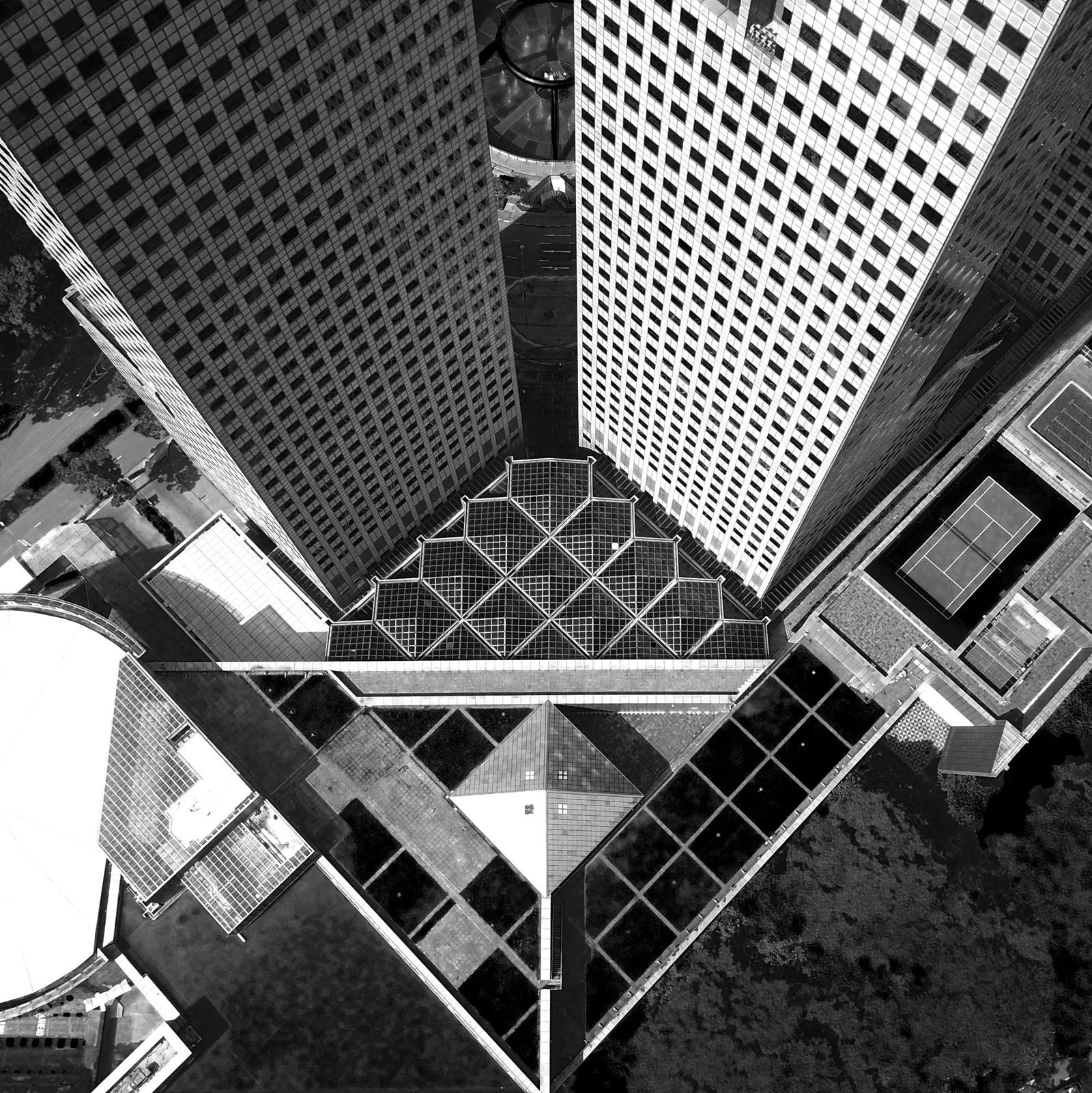  ASYMMETRICAL - SUNTEC CITY TOWERS 