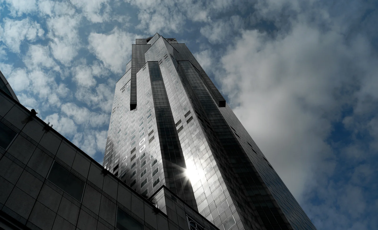  UOB PLAZA - STANDING TALL AND MIGHTY 