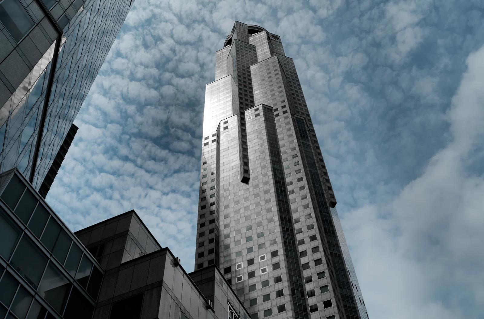  UOB PLAZA - STANDING TALL AND MIGHTY 