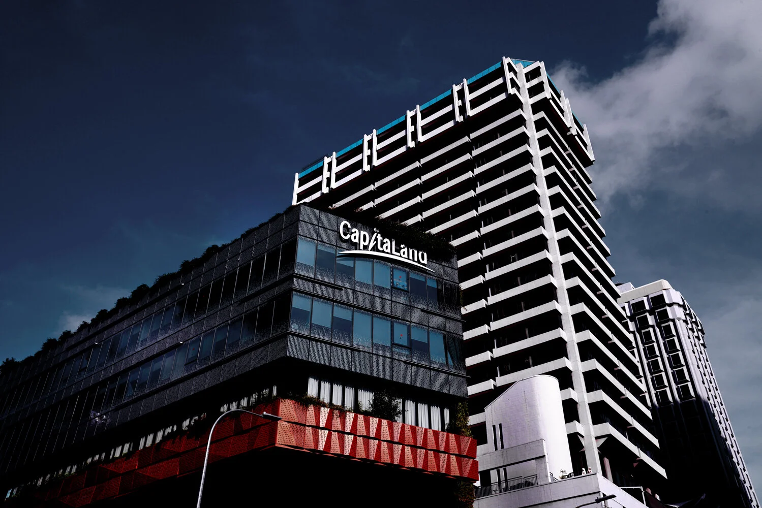  “ARCHITECTURE IS A VISUAL ART AND THE BUILDINGS SPEAK FOR THEMSELVES” - FUNAN CENTRE                             