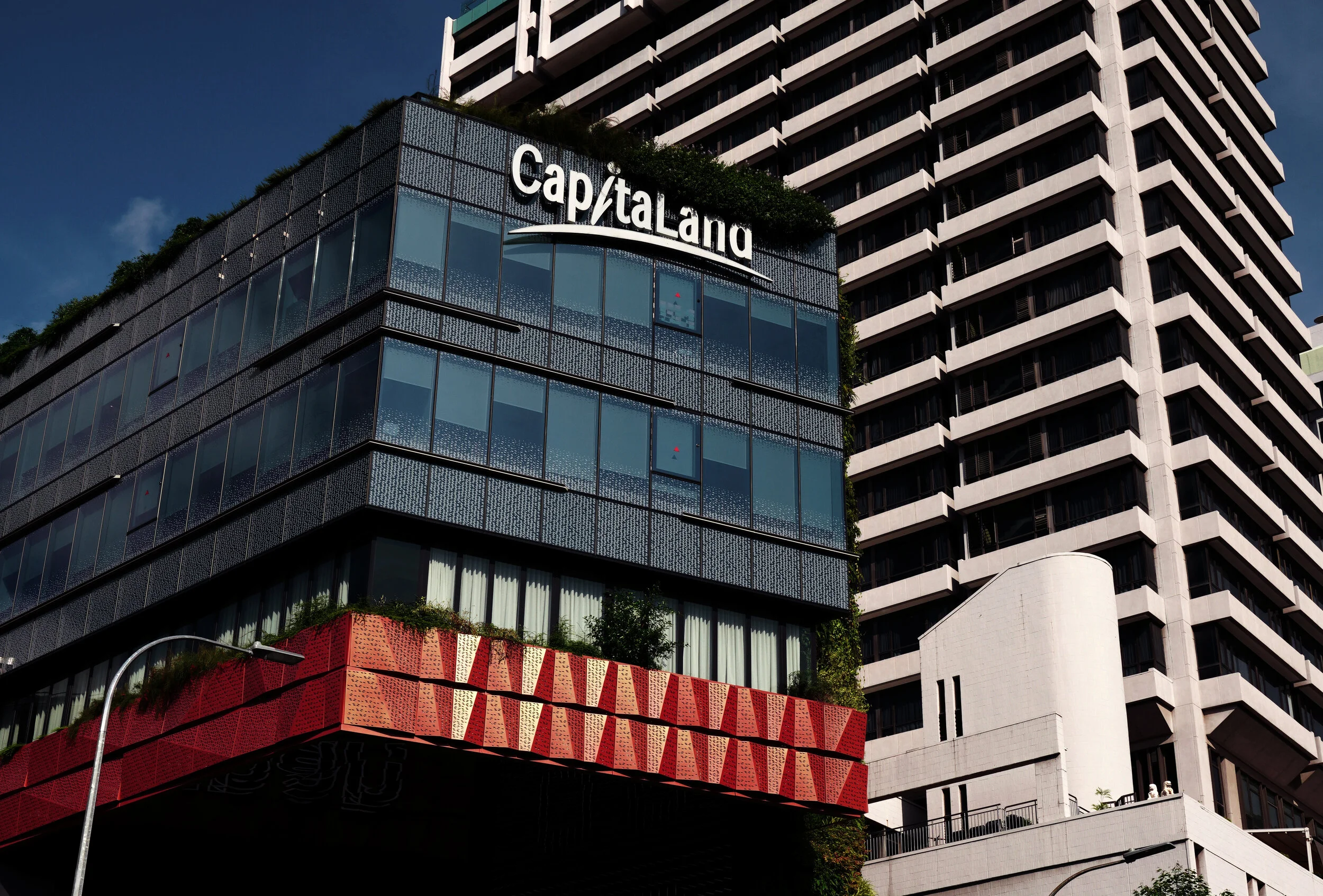  “THE SUN NEVER KNEW HOW GREAT IT WAS UNTIL IT HIT THE SIDE OF A BUILDING” - FUNAN CENTRE 