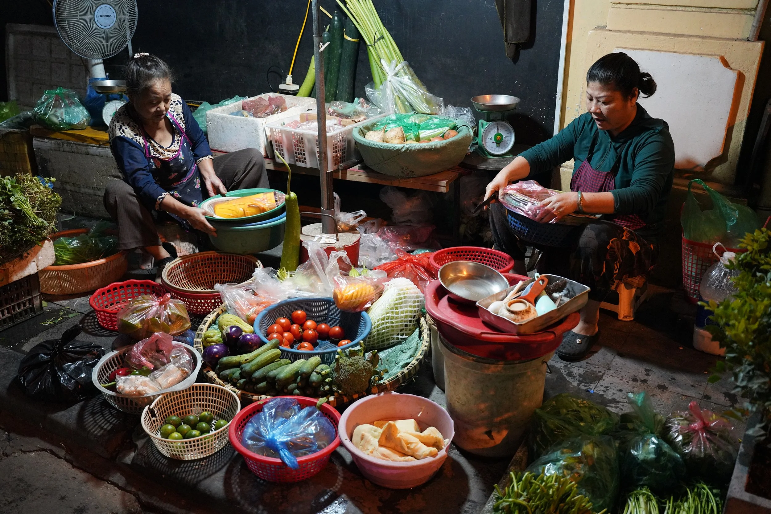  UNDER THE DIM STREETLIGHTS - HANOI VIETNAM 