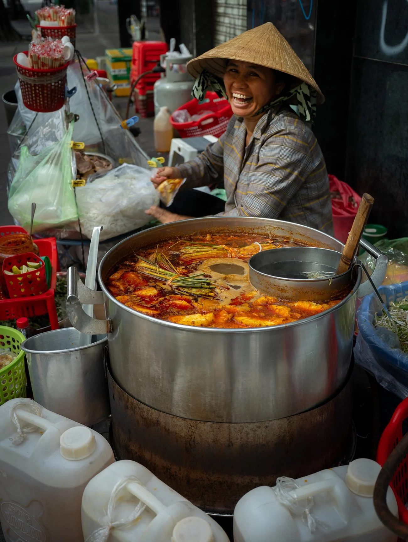  HAVE A BOWL OF KHAO SOI GAI - VEITNAMESE CURRY CHICKEN SOUP) 