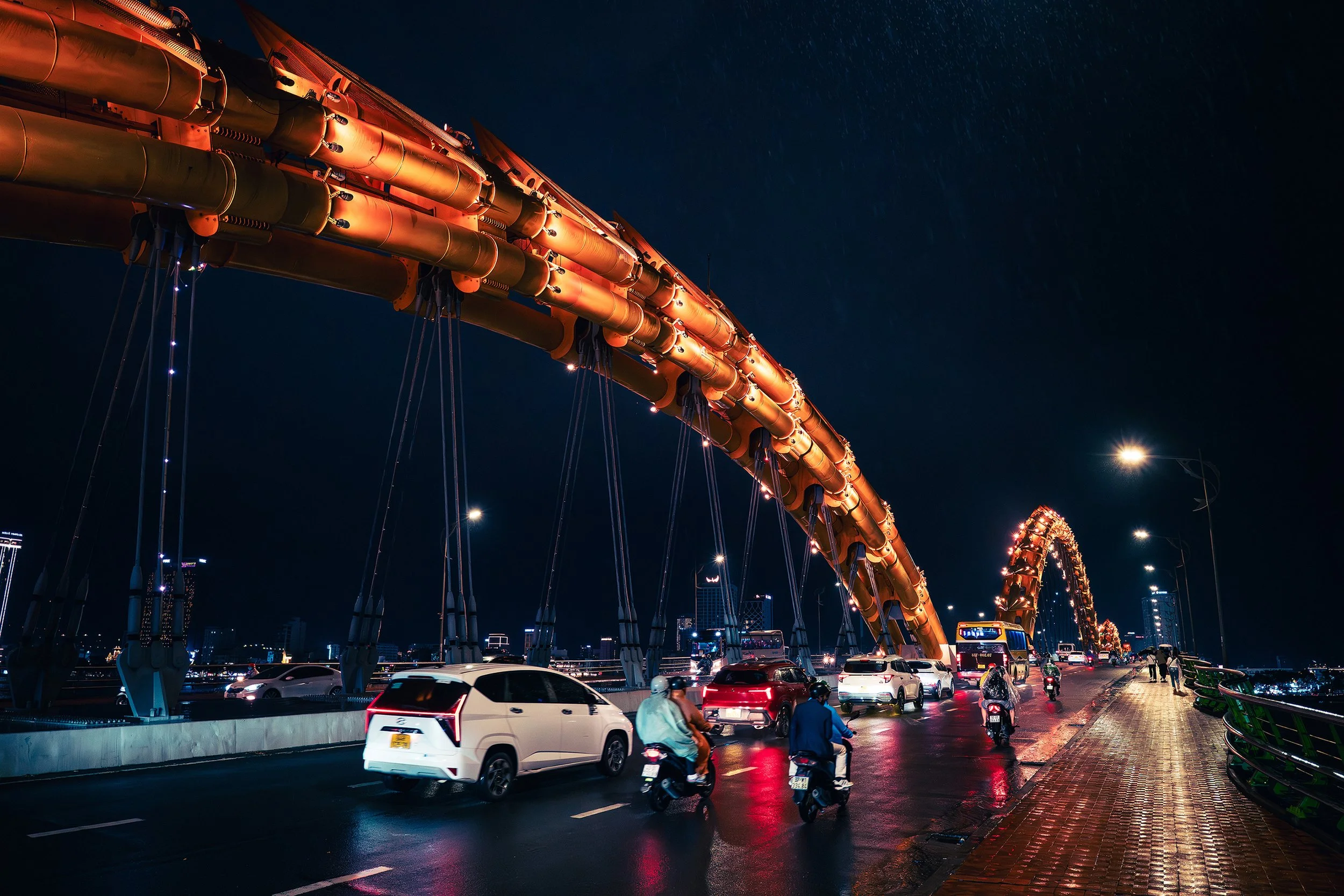  DRAGON BRIDGE - DA NANG VIETNAM 
