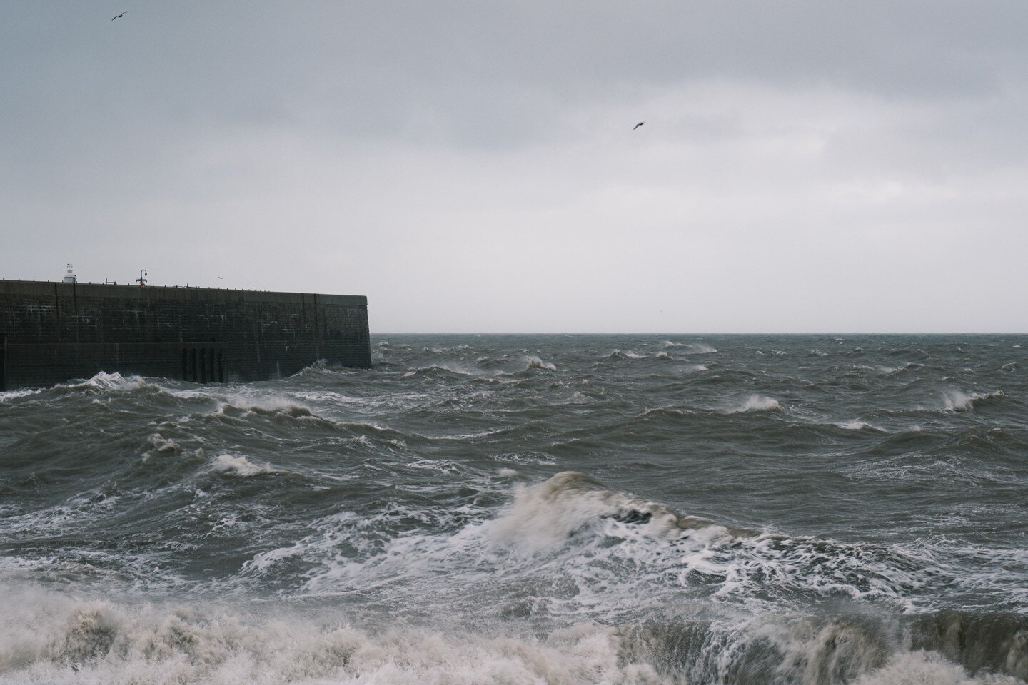#coastalphotography #britishcoast #folkestone #thechannel #seascape #waves #stormy #kentcoast #fujifilm #fujifilmxt5 #xt5 #folkestoneharbour #folkestoneharbourarm