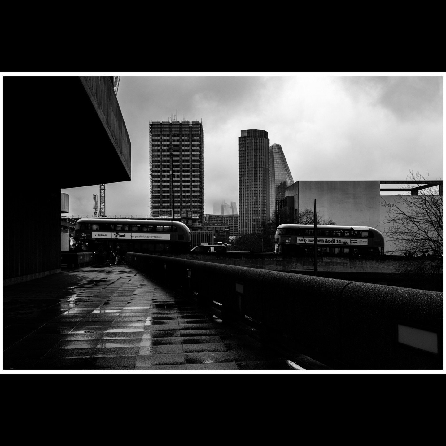 A slightly damp day in London in March, with parts of the City obscured behind cloud. That low cloud effect in London always reminds me of Hong Kong. (3/3)

#bnwphotography #londonphotography #fujifilm #fujifilmxseries #fujifilmxt5 #reflections #urba