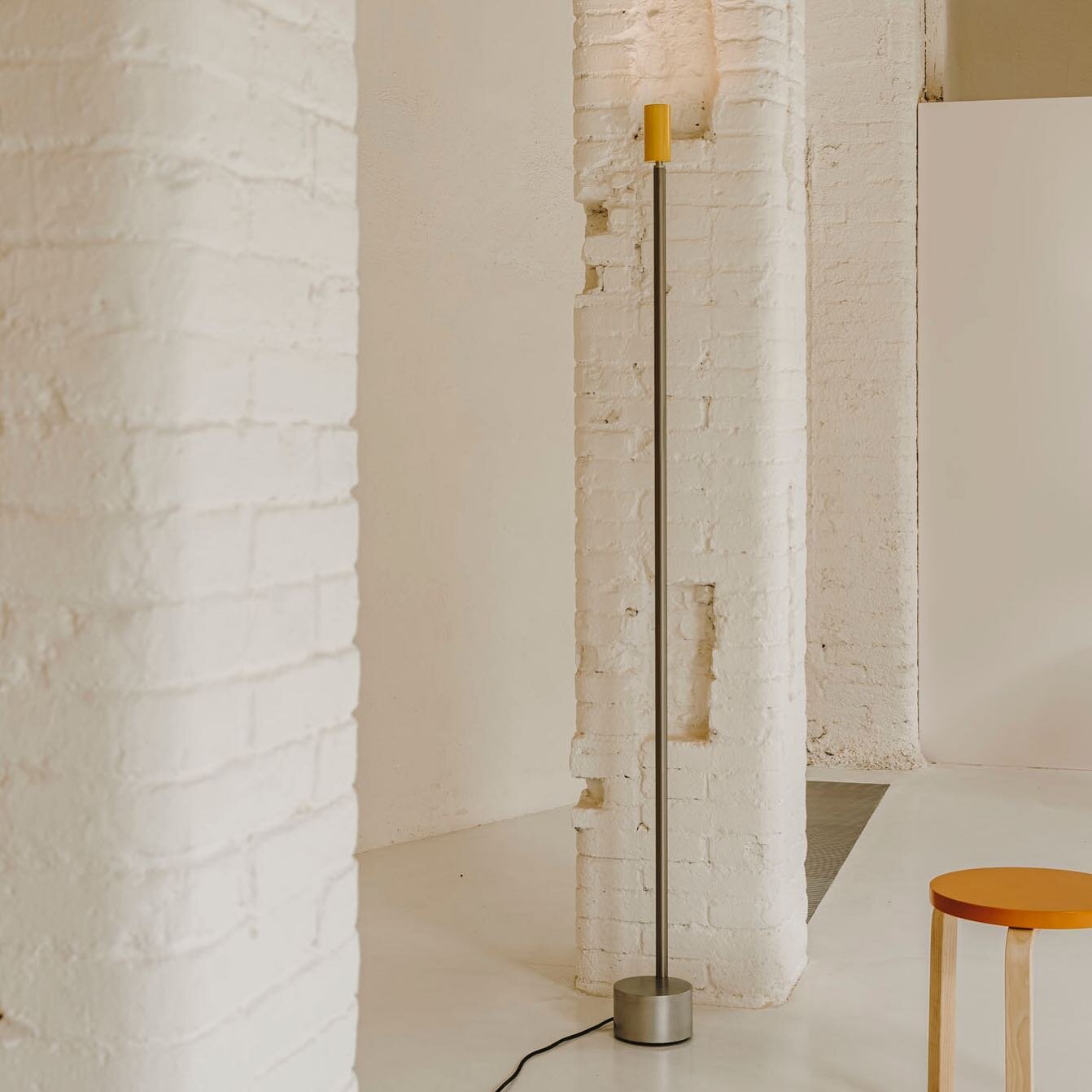 The GHAN light for @parachilna designed @jordiveciana 💛

Use it to read, as a spotlight lamp or as indirect light when pointing the head up. With a stainlesss steel minimal structure , head finishes available in mustard yellow, black , chrome or bru