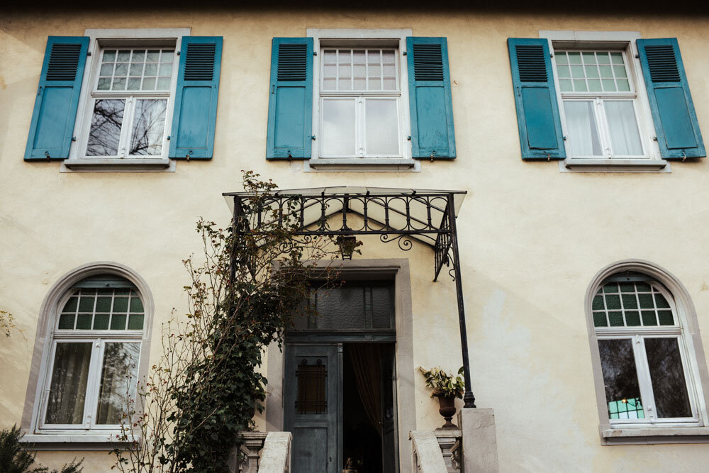 Hochzeit-Standesamt-Koeln-Fotograf-Gelbe-Villa-Jugentstil-Location-Huerth-1.jpg