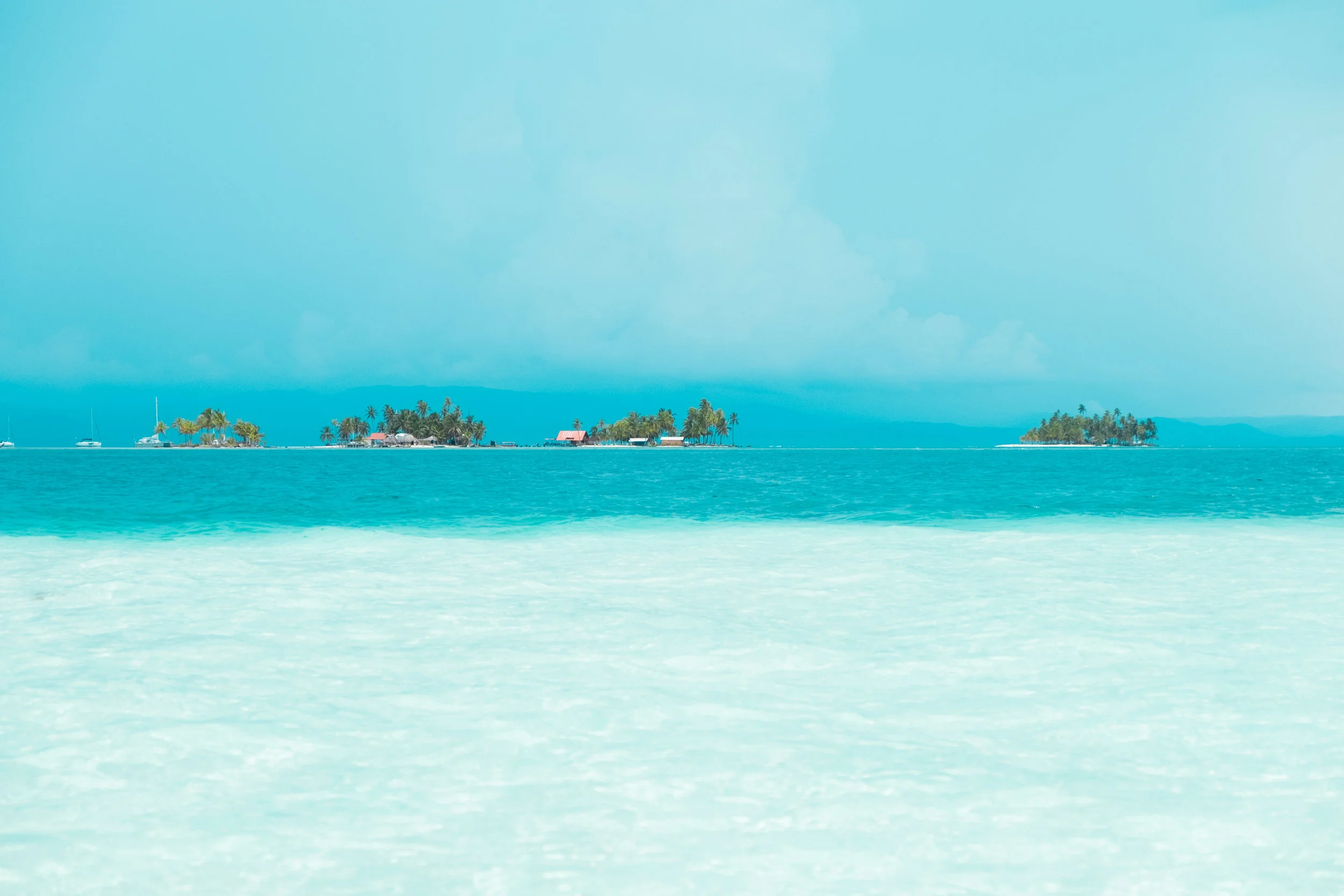 Natural pool in the middle of San Blas islands