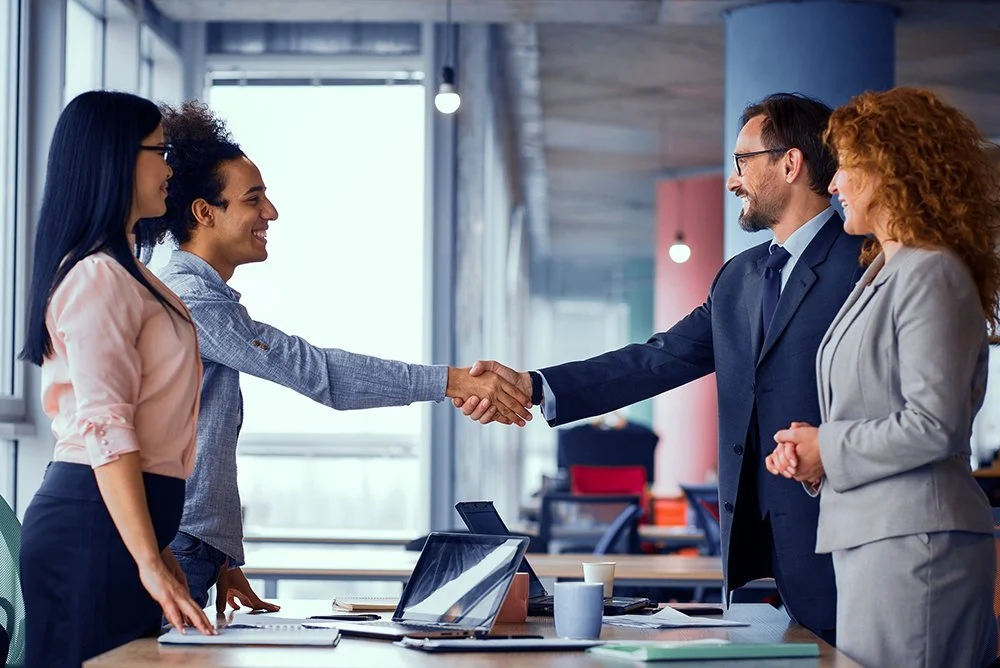 The Benefits of Hiring a Consultant vs. Recruiting an in‑house Resource