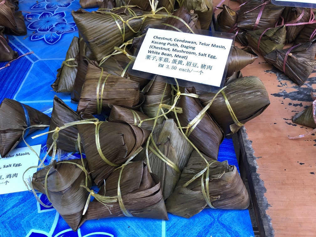  Delicious Street-Food: Sticky Rice steamed in a reed leaf. 
