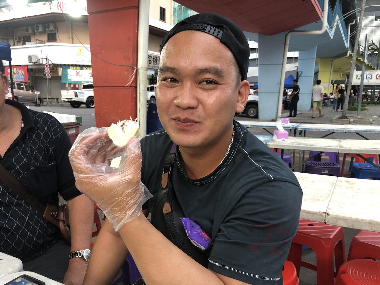  Satisfied customer! Aman from Limbang, Sarawak enjoying durian 