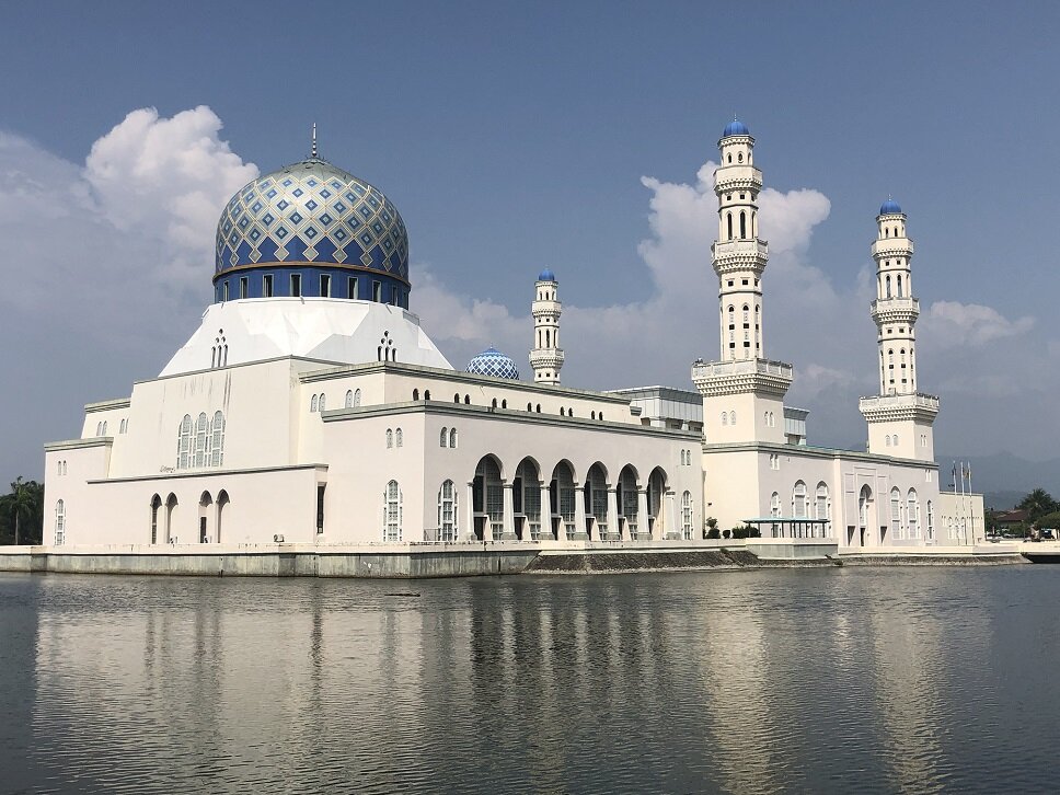 9 – Visit ‘Likas Floating Mosque’