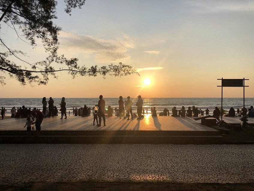 13 – Enjoy the sunset at Tanjung Aru