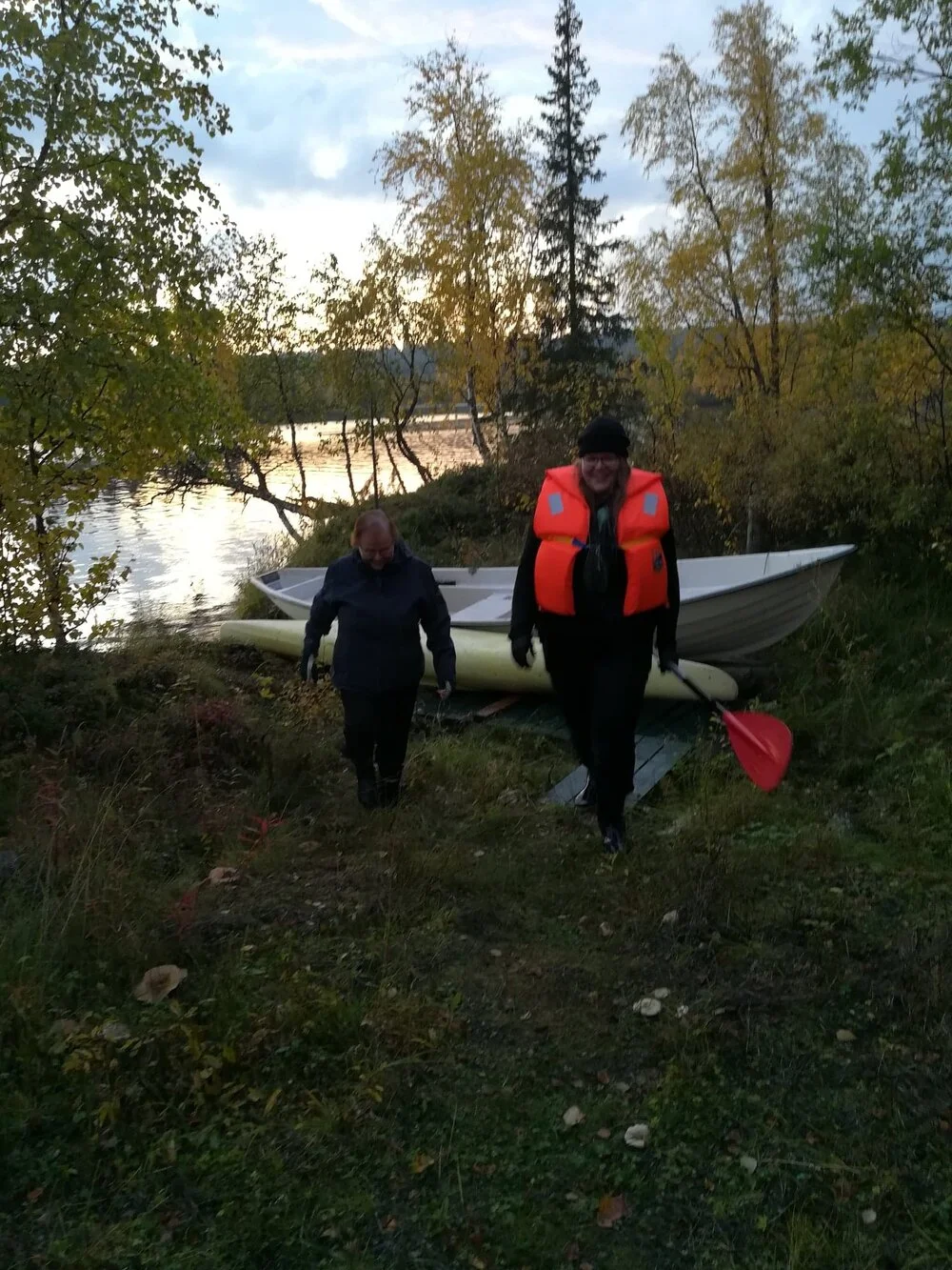 Juuri kajakista veteen pudonneena on hyvä hymyillä
