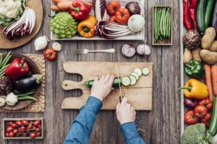 cutting veggies 2.jpeg