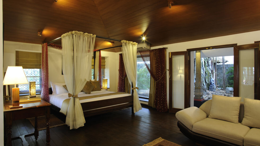 Banyan_Tree_Bungalow_at_Niraamaya_Surya_Samudra_Resorts_in_Kovalam_3_pxgorv.jpg