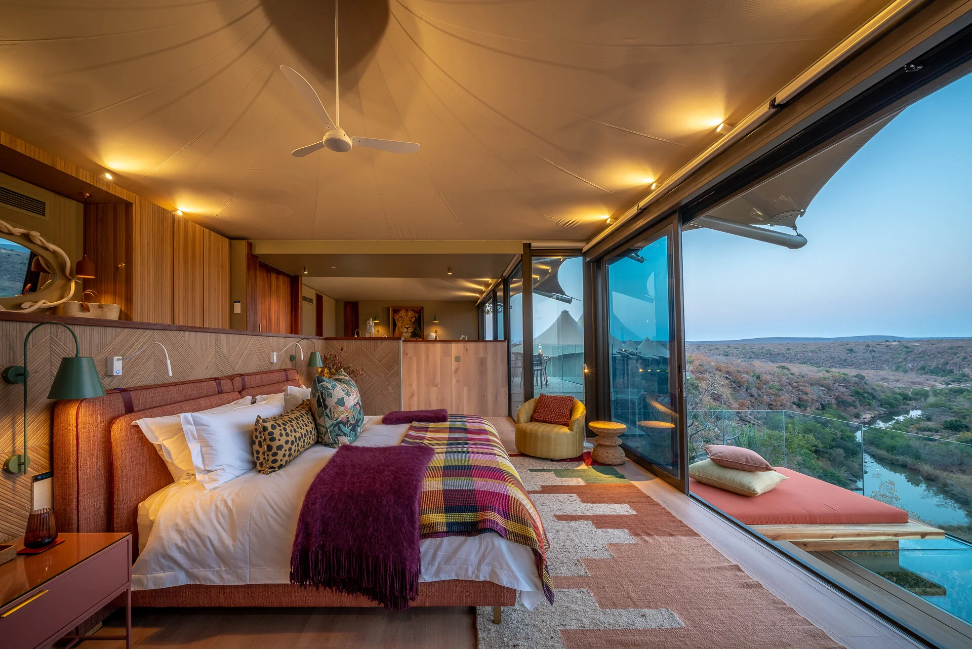 SAFARI - NOKA LODGE