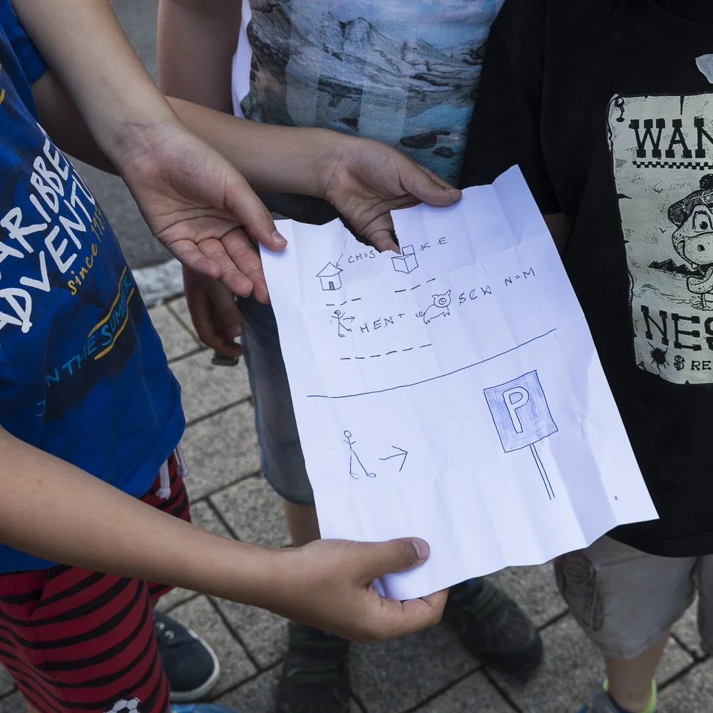Kinderaktivität - Aufruf zur Schnitzeljagd auf der Burg