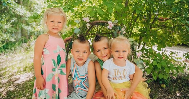 Oh, my heart. Give me all the sweet sibling photos! i have so enjoyed watching these kids grow up!!⁠
.⁠
.⁠
.⁠
.⁠
#milestones #twoyearsold #abramsonpartyof7 #themorethemerrier #childrensphotography #kidsphotography #momsofinstagram #bestclients #daugh
