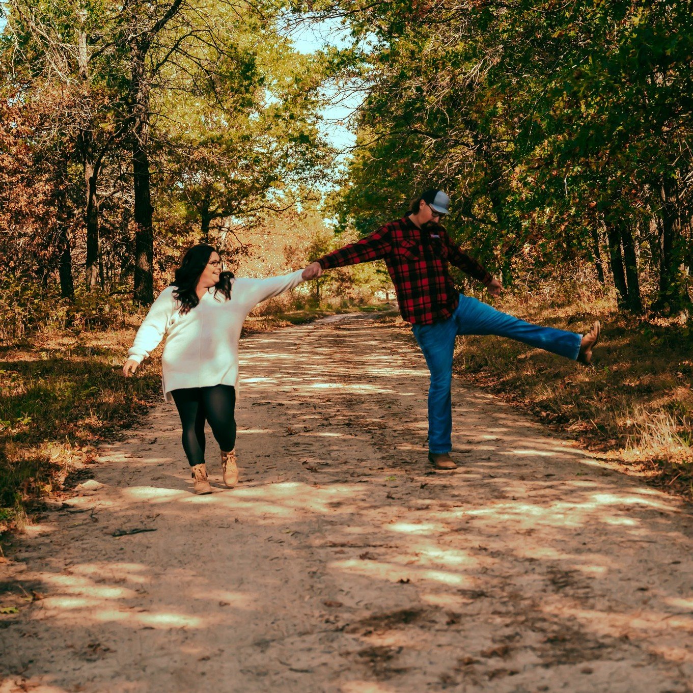 Happy Wedding Day, to the soon to be Mr &amp; Mrs. Seehusen! So excited to celebrate you both and your love today! 🤍
.
.
.
#weddingseason #wedding #bride #groom #amomentofbliss #party #bestfriends #thisishowweroll #winterwedding #weddingflowers #lov