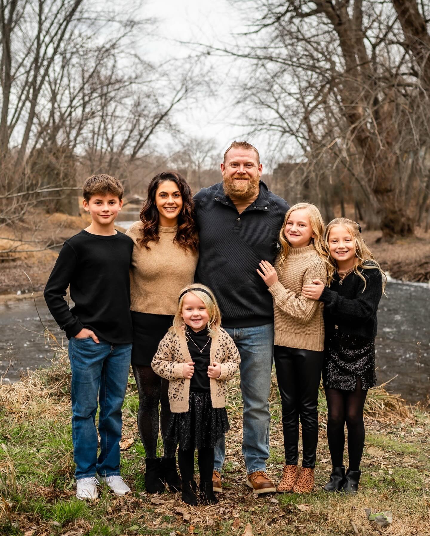 It was chilly afternoon but we made some fun memories!! It was so much fun getting to capture the love in the sweet little family!! 🤍
.
.
.
#family #snuggle #love #bigkid #sweetie #childrensphotography #kidsphotography #momsofinstagram #bestclients 