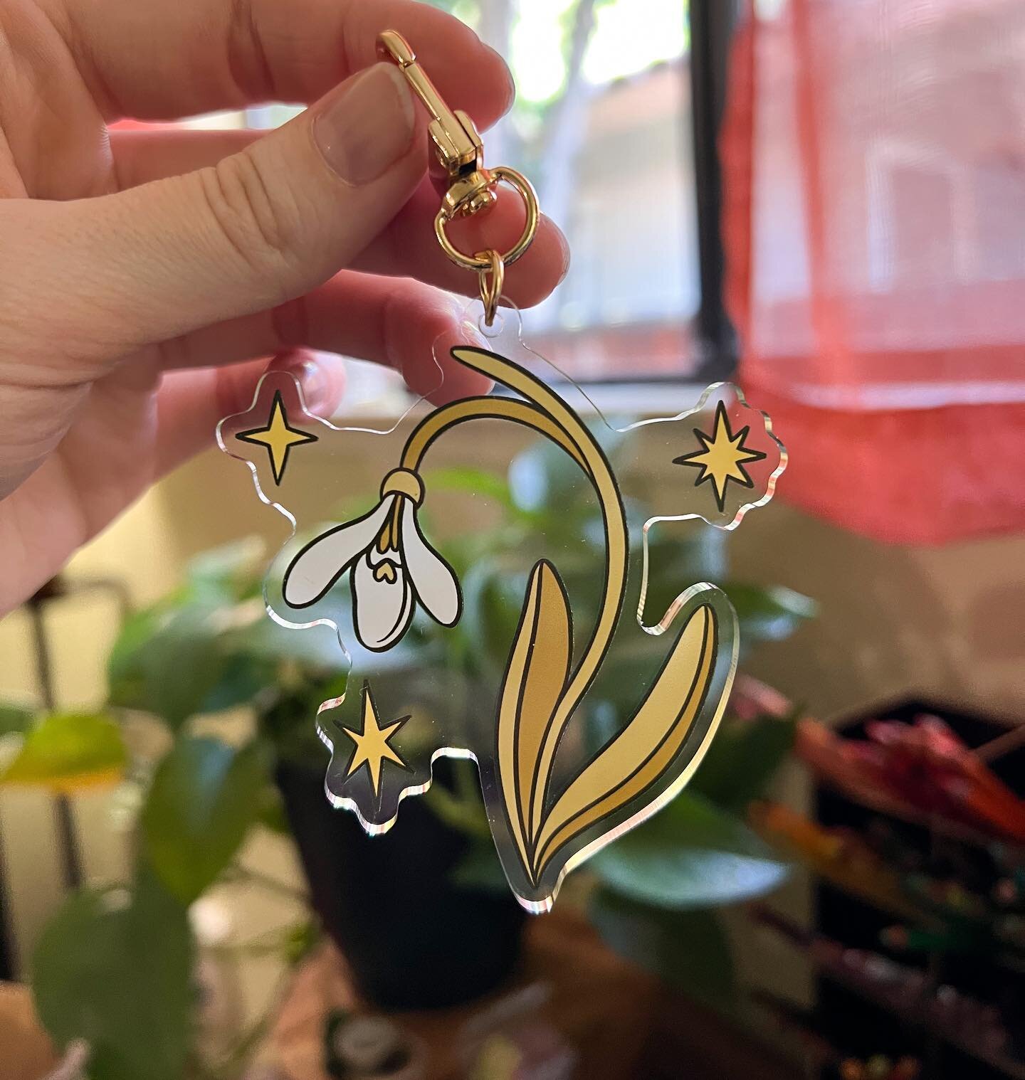 Keycharms have arrived! Now available on my shop (15% off sale still applies btw) 🤗✨ #snowdrop #acrylickeychain #etsyartist #shopsale