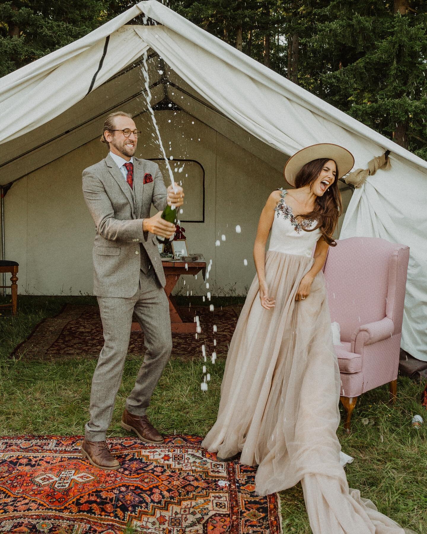 the best champagne pop... possibly ever // @_jadenallen + @jon_enge
⠀⠀⠀⠀⠀⠀⠀⠀⠀
#bellinghamphotographer #washingtonelopement #pnwelopement #pnwphotographer #pnwelopementphotographer #seattlephotographer #couplescollective #forthewildlyinlove #forthewil